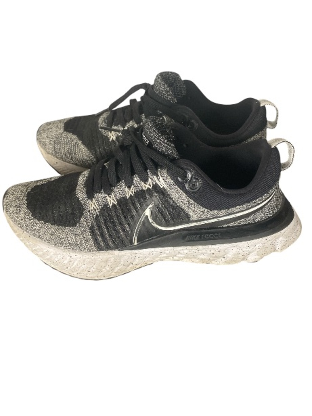 Nike White and Black Running Shoe Size Tag (CT2357-101) / Wms 10-10.5